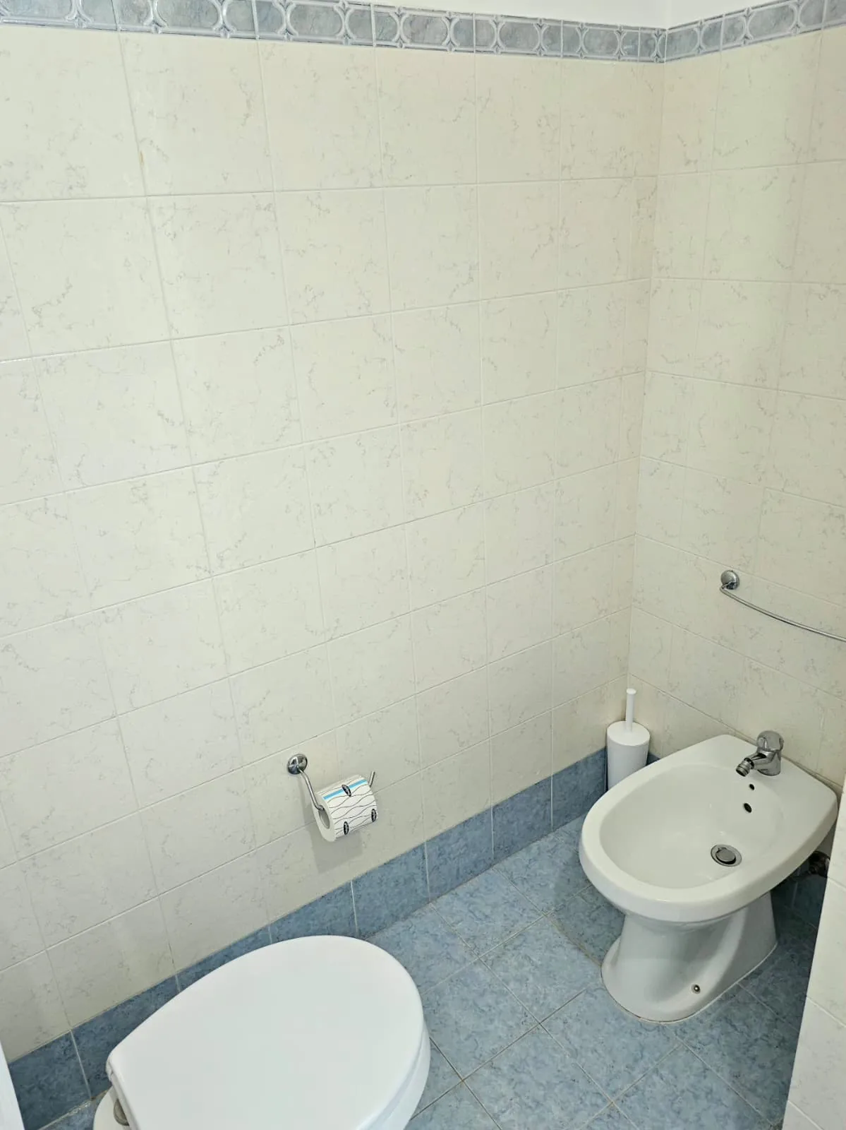 Bagno con sanitari