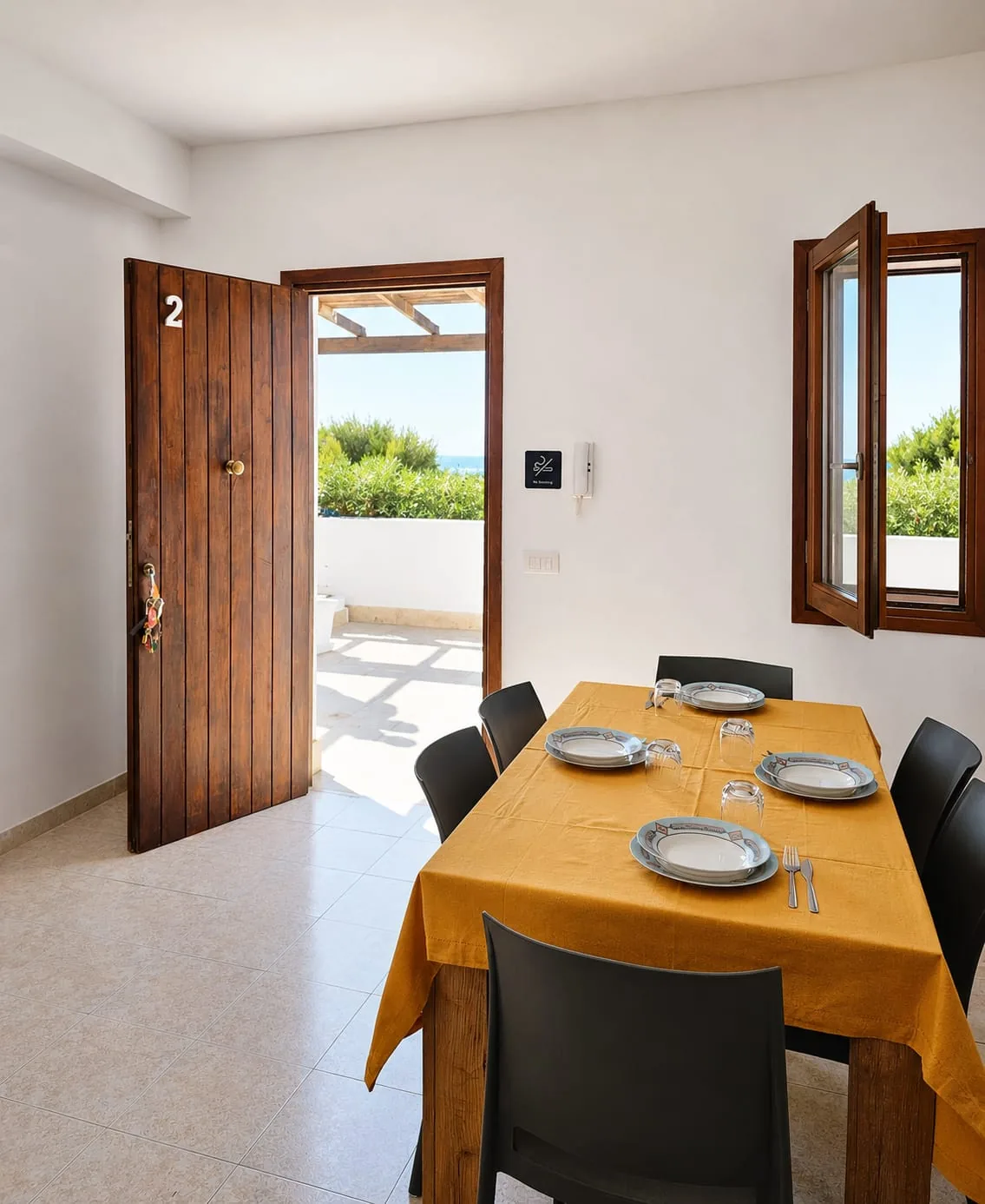 Tavolo e ingresso